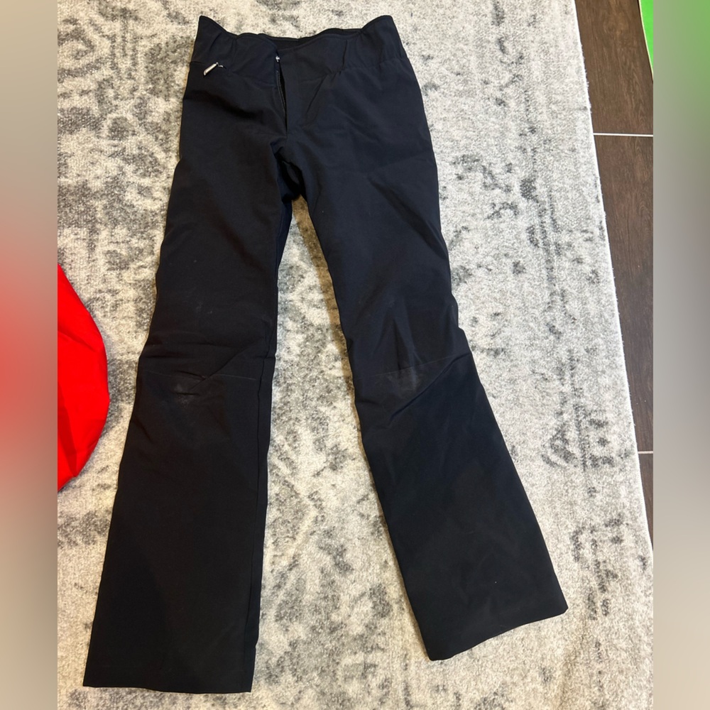 Sunice women’s ski pants. Fits a size 6.